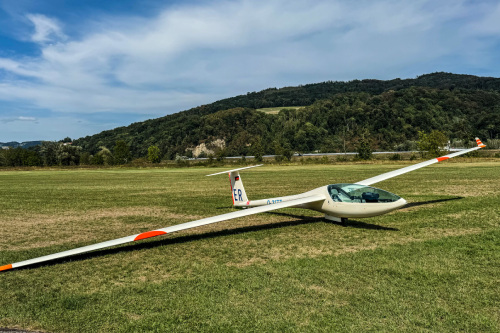 DG300 - Fliegerclub Linz DG am Flugplatz in Linz, OÖ